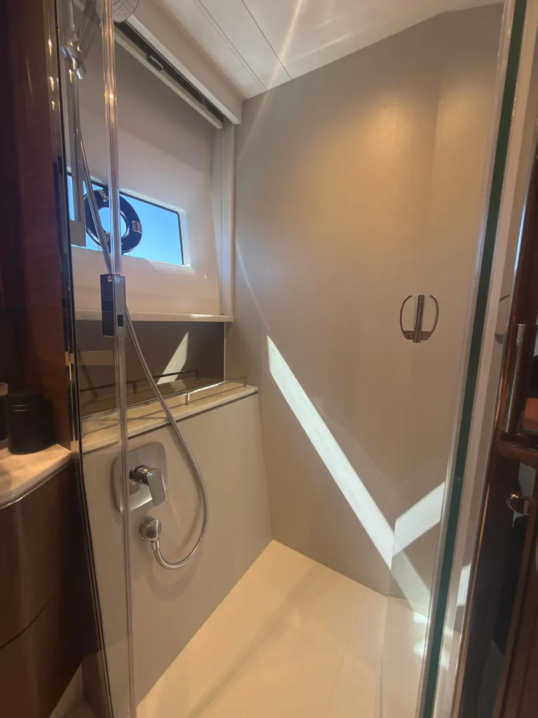 32_Avcon_Yacht_F55_202_Vip_Ensuite_Shower
