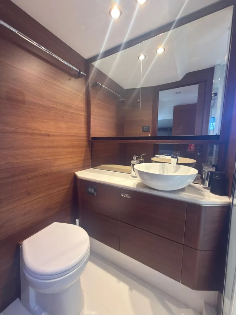 33_Avcon_Yacht_F55_202_Vip_Ensuite_Vanity