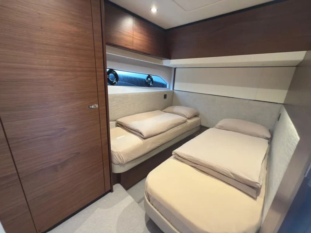 36_Avcon_Yacht_F55_202_Twin_Cabin_Storage
