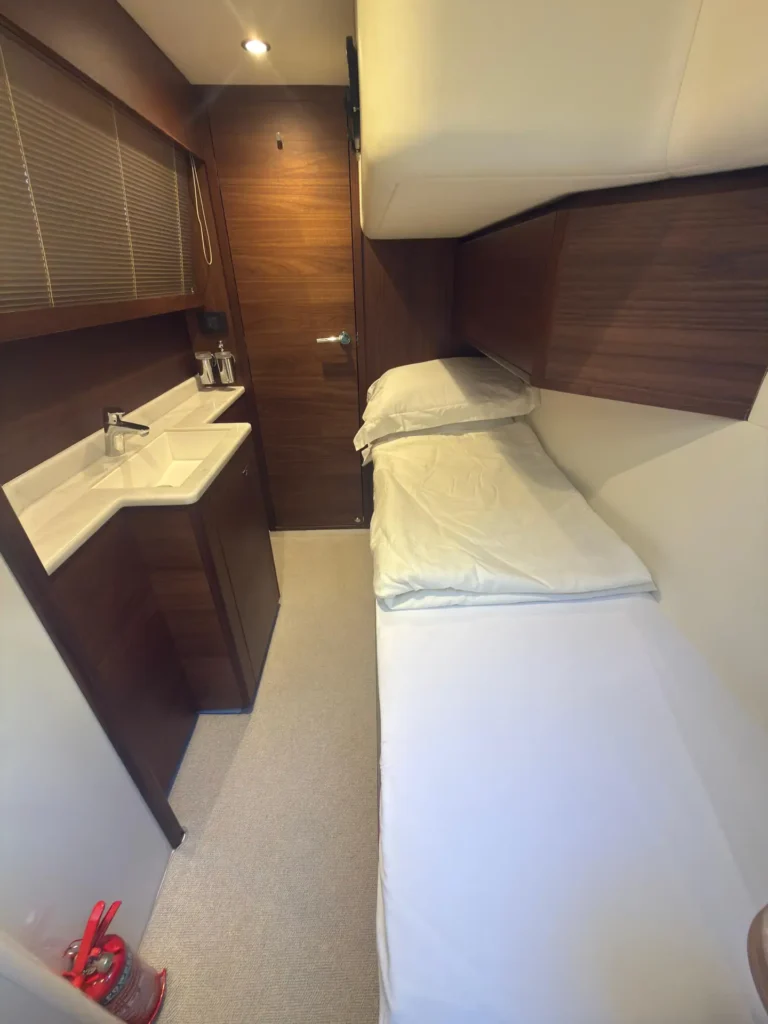 40_Avcon_Yacht_Crew_Cabin_Bed