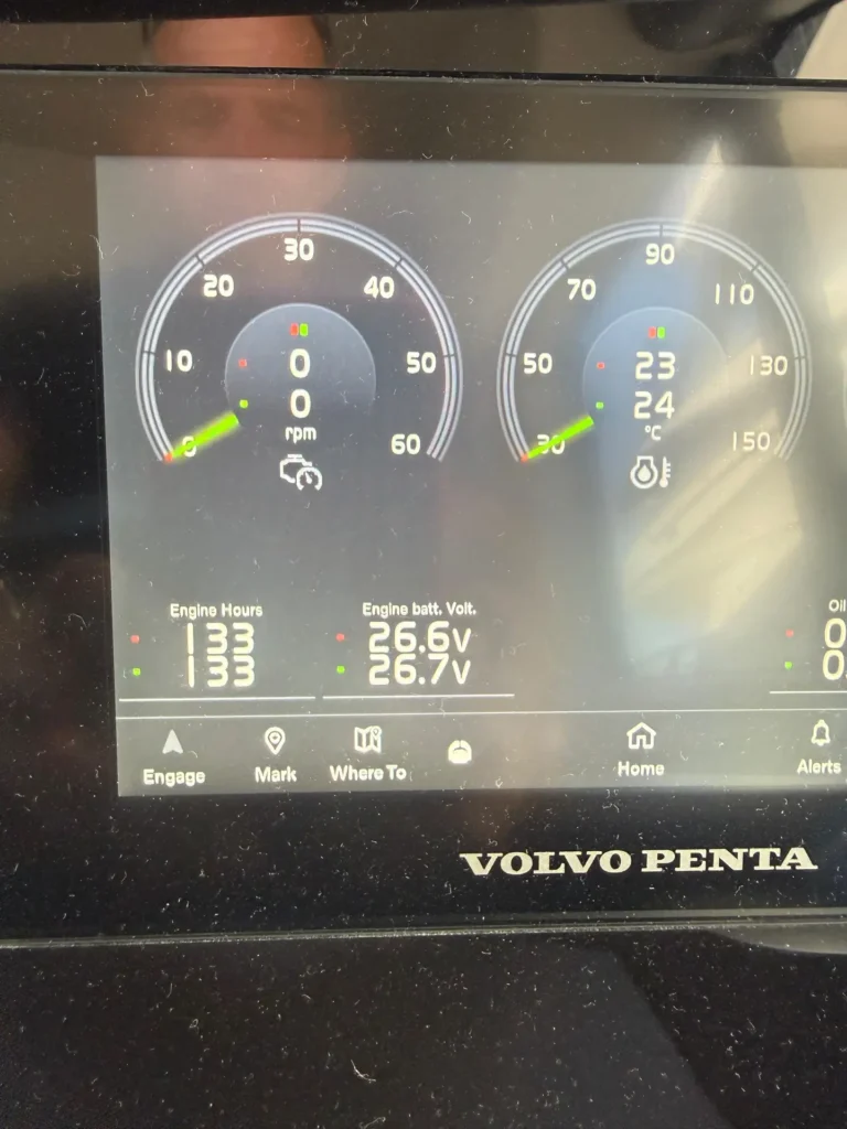 43_Avcon_Yacht_Engine_Gauges_Volvo_Penta